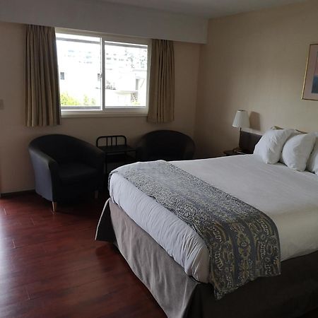 Cozy Court Motel Sechelt Bagian luar foto