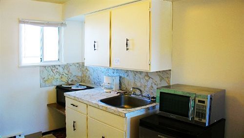 Cozy Court Motel Sechelt Bagian luar foto