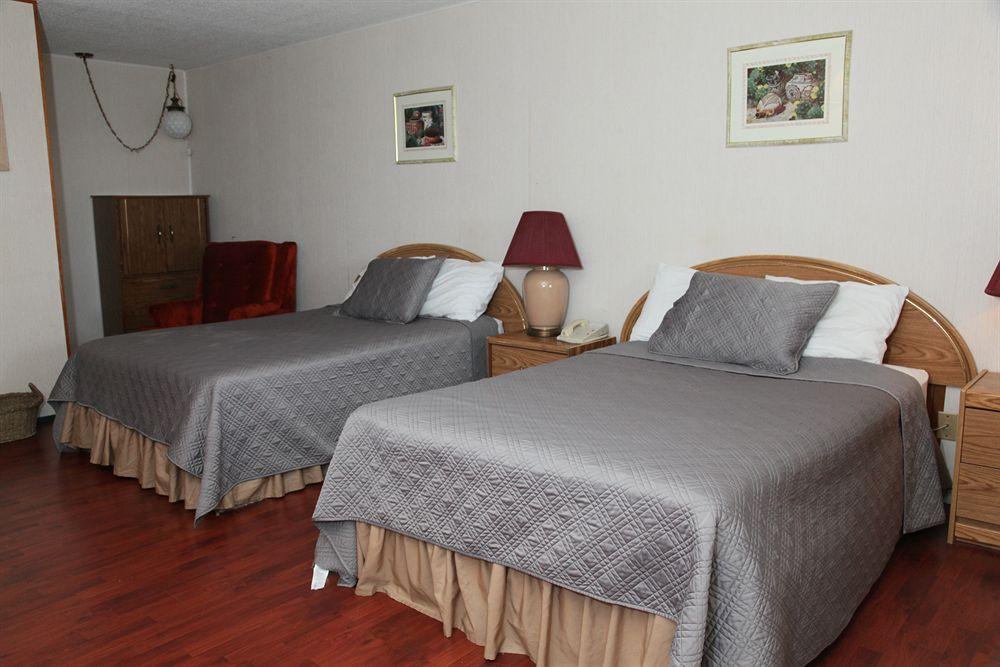 Cozy Court Motel Sechelt Bagian luar foto