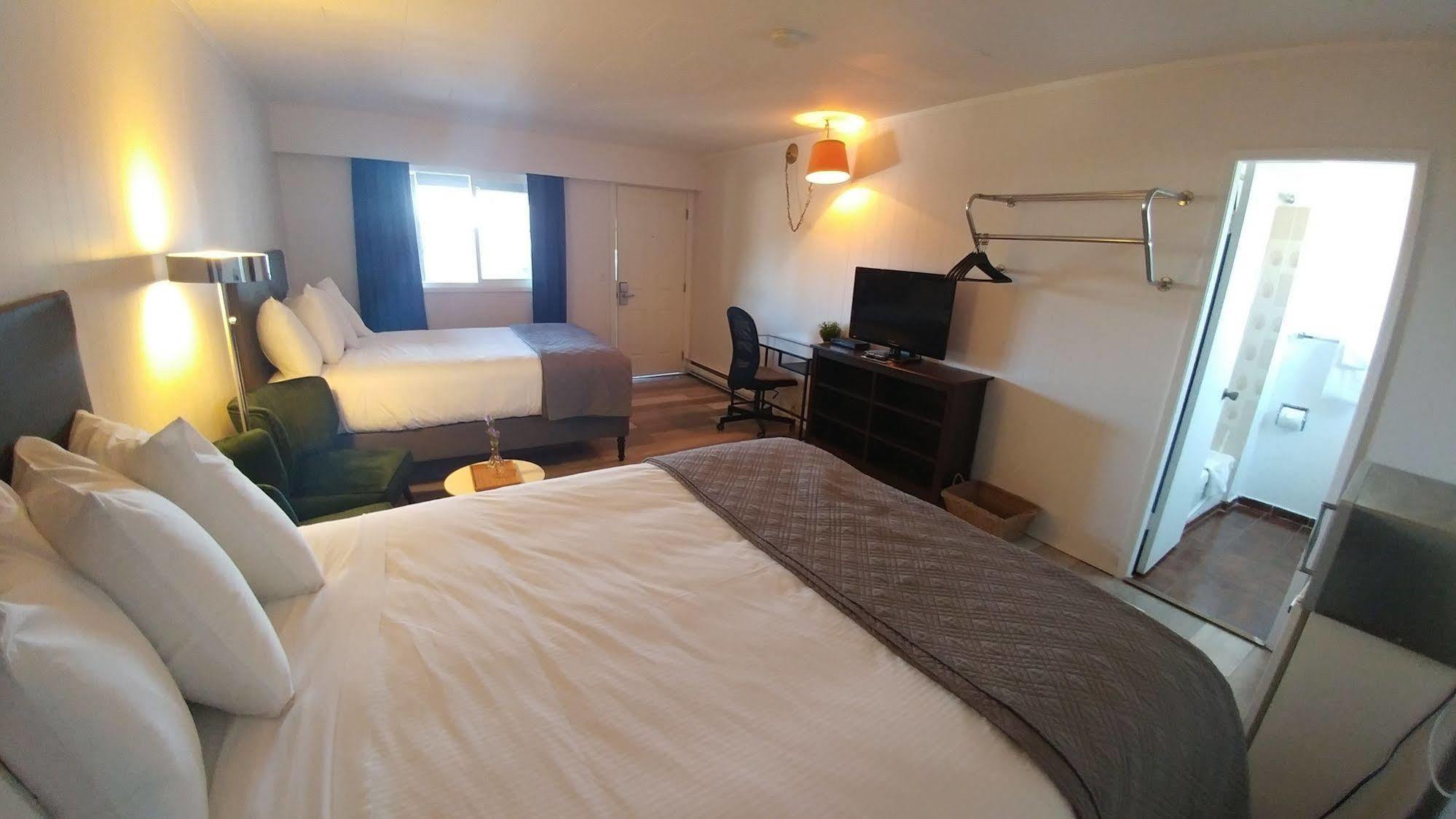 Cozy Court Motel Sechelt Bagian luar foto