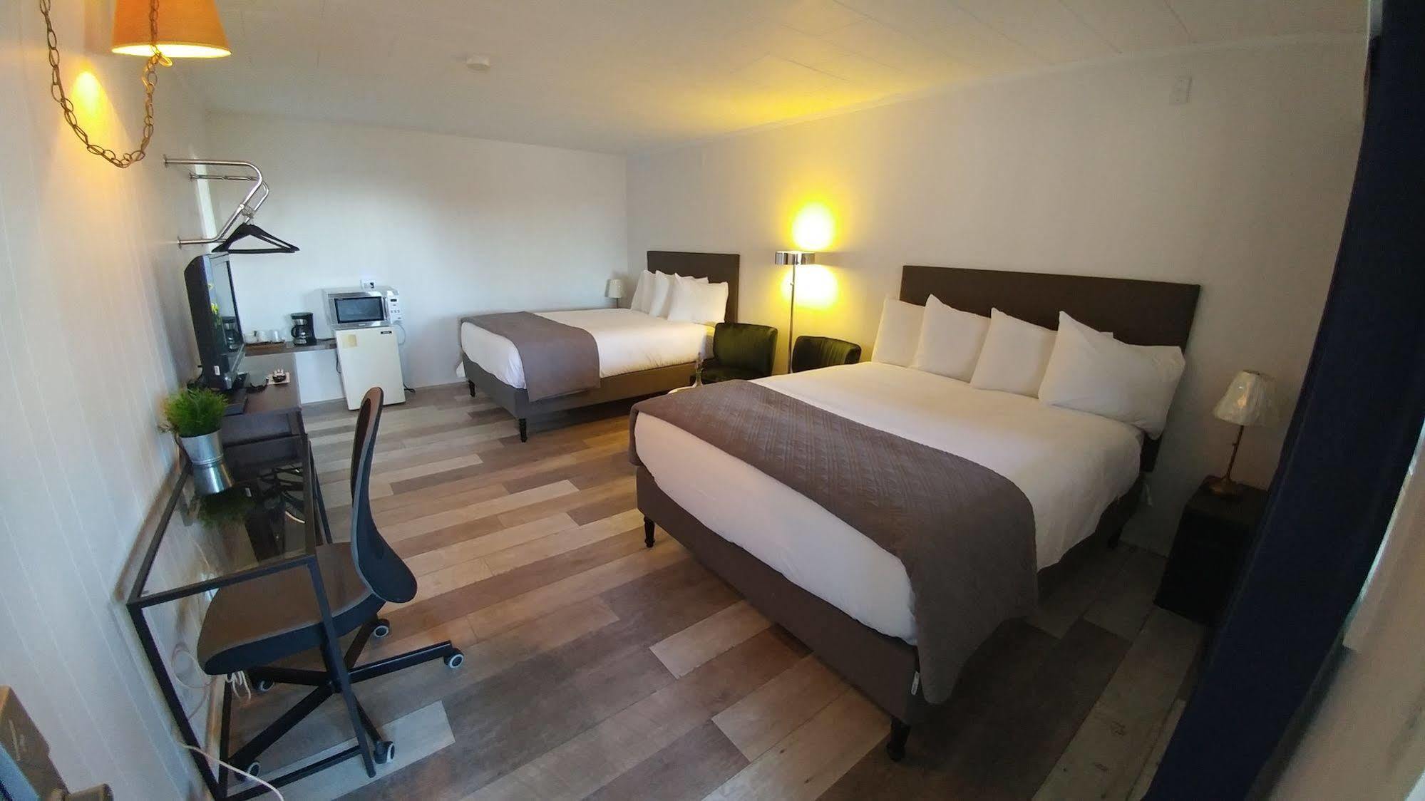 Cozy Court Motel Sechelt Bagian luar foto