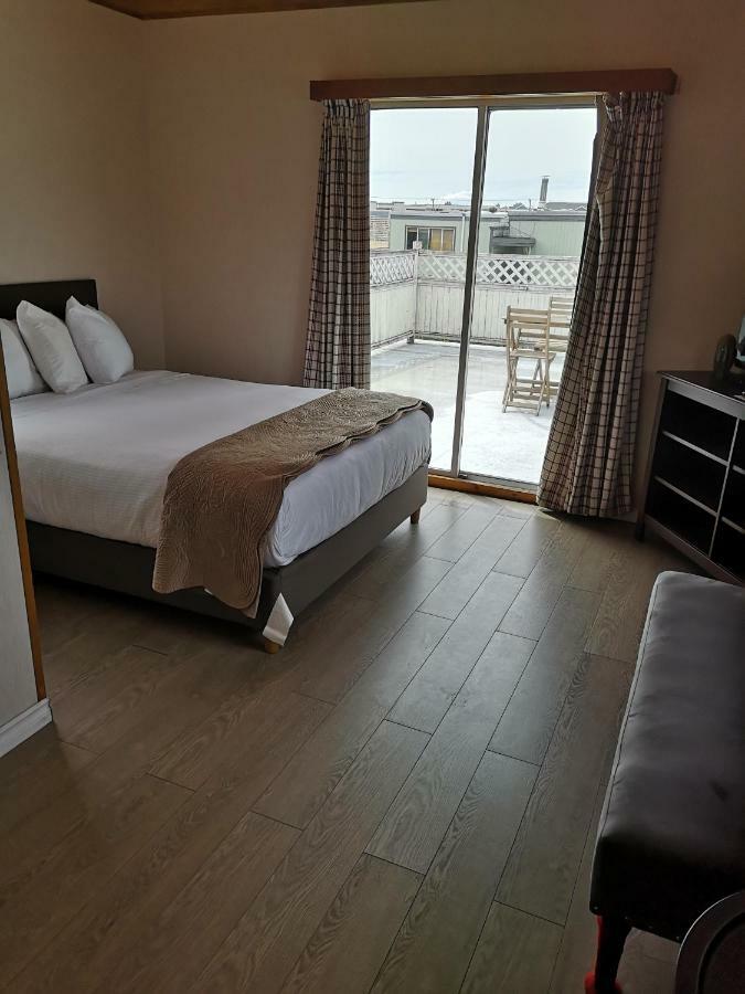 Cozy Court Motel Sechelt Bagian luar foto