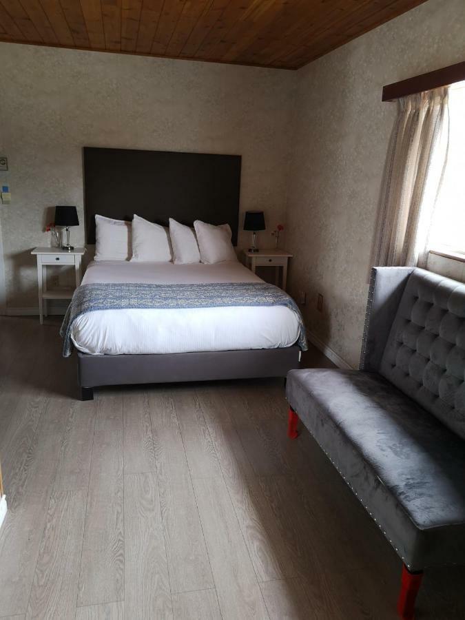 Cozy Court Motel Sechelt Bagian luar foto