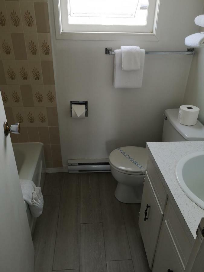 Cozy Court Motel Sechelt Bagian luar foto